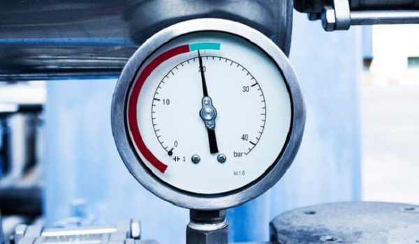 close-up-gas-pressure-meter-tubes-valves_281691-1619